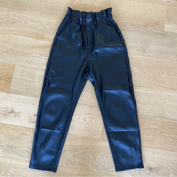 Zara - Scrunched Paper Bag Faux Leather Joggers in Black - Picture 1 of 5